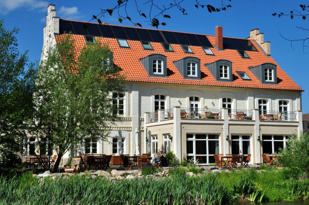 Hotel Gutshaus Parin - Bio- Und Gesundheitshotel Moor-Rolofshagen Exterior foto